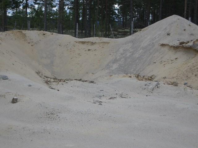 Foto: Fine sandmasser (gjerde mot NSB