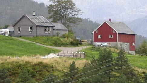 Huset er typisk for de eldre våningshusene i området, med to lafta stuer og kjøkken og gang i midten.