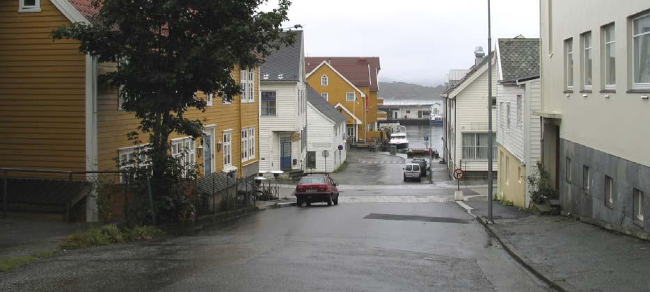 eier ved SEFRAK-registrering være svært gammelt, og ble en gang flytta fra Svanøy.