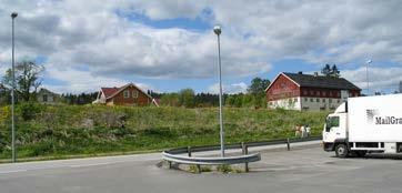 barrer. Hytta ligger i området ved Nittedal stasjon, sør for Skolebakken nord for Bråtanveien. Det foreligger ingen ID-nr. registrert på Bjertnes i Askeladden.
