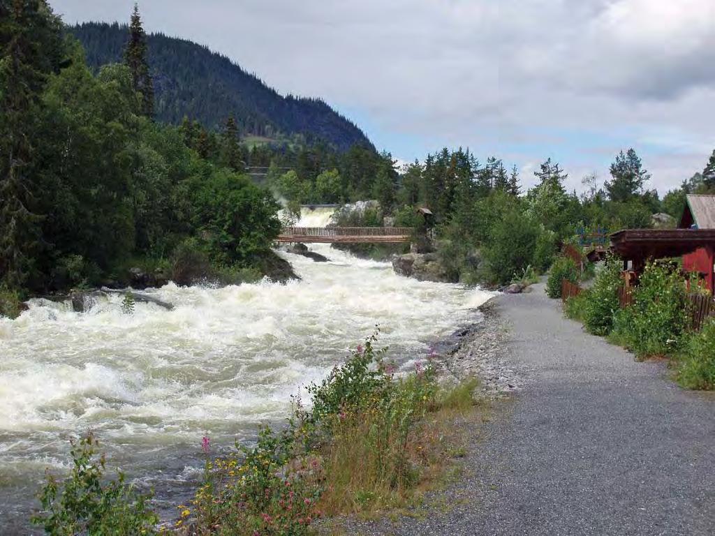 91 Rudi bru ca 13 km oppstrøms Strondafjord, var mellom 58-72 m 3 /s den