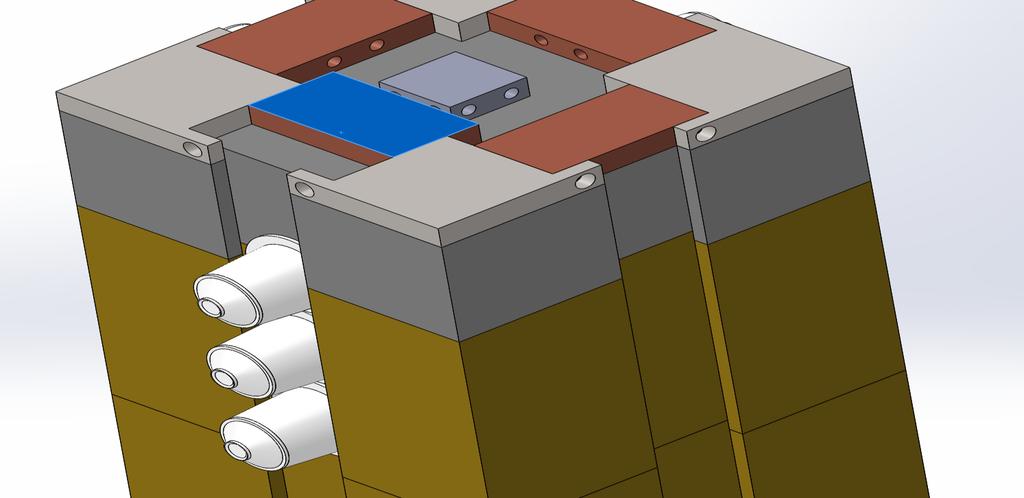 Figur 3: Kapseltårn med utkaster markert i blå (versjon 2) Kapseltårnet vårt er designet så tyngdekraften skal flytte kapselen ned mot utkasteren, det ble sett på andre løsninger tidligere i