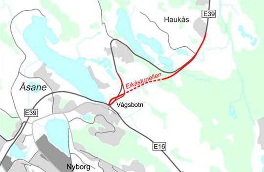 Det er noe bebyggelse ved Vågsbotn og på nordvestsiden av Eikåsen (Vikaleitet).