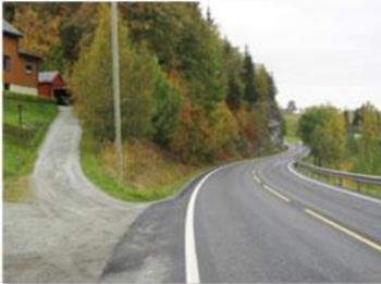 sykkelveg på deler av på deler av strekningen. Dette medførte blant annet at myke trafikanter måtte ferdes langs E6 traseen, hvor vegskulderen stort sett var smal.