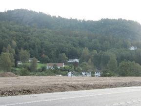 Gulltjønna er omgitt av store myrområder, et verdifullt våtmarksområde for vadefugl. Se tema naturmiljø for naturverdi. Figur 4-9: Optedal (t.v.) og Herdal (t.h.