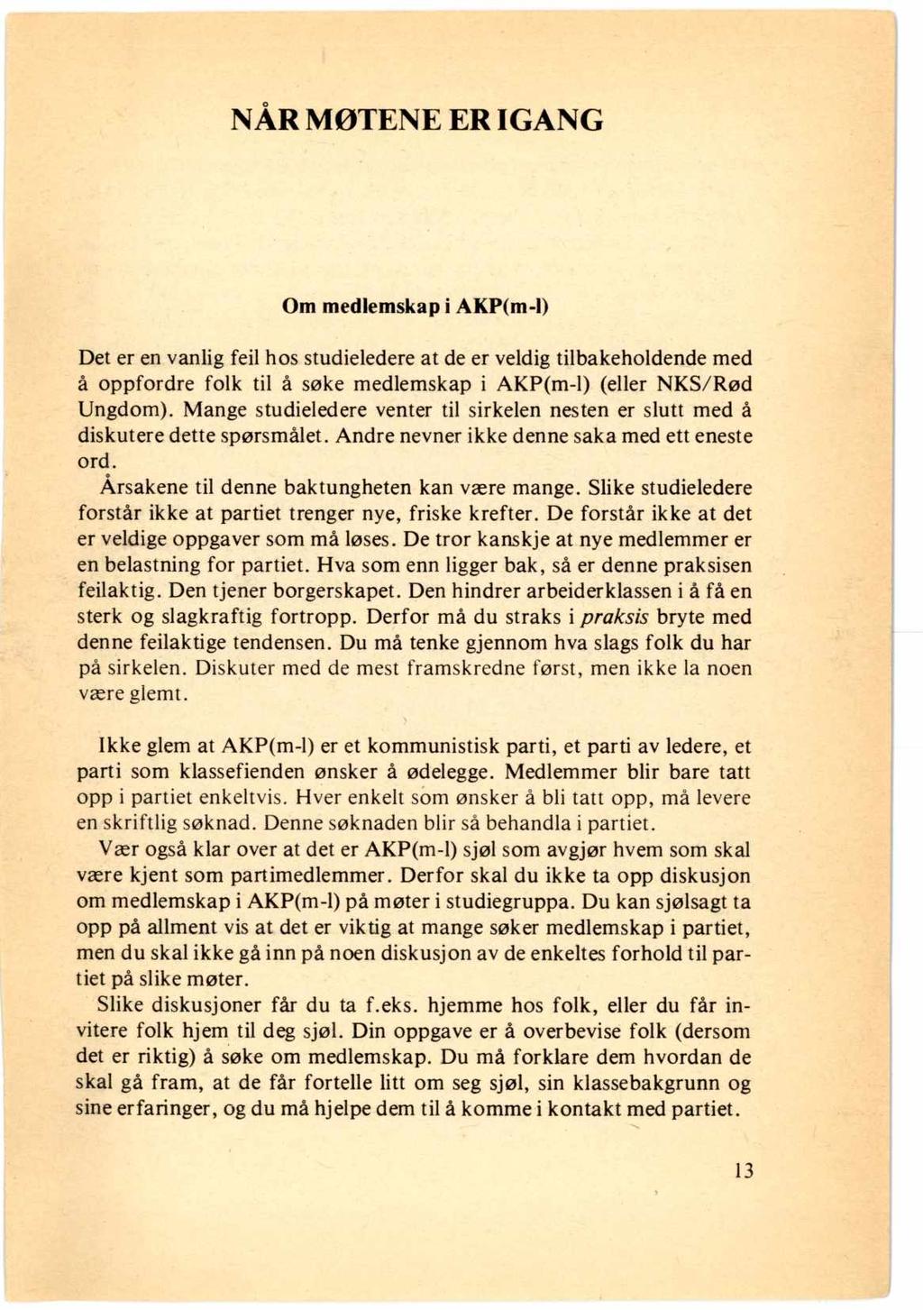 NÅR MØTENE ER IGANG Om medlemskap i AKP(m-l) Det er en vanlig feil hos studieledere at de er veldig tilbakeholdende med å oppfordre folk til å søke medlemskap i AKP(m-1) (eller NKS/Rød Ungdom).