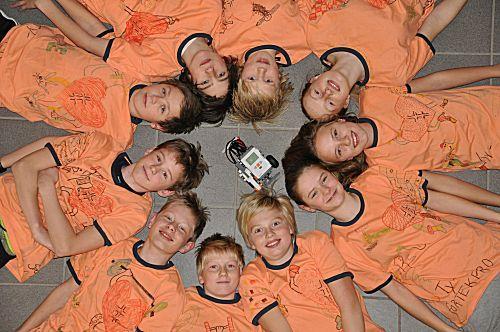 November 2010. Tynset barneskole har to ganger tidligere deltatt i First Lego League. I år deltok skolen med et lag på 10 stykker fra 7. trinn.