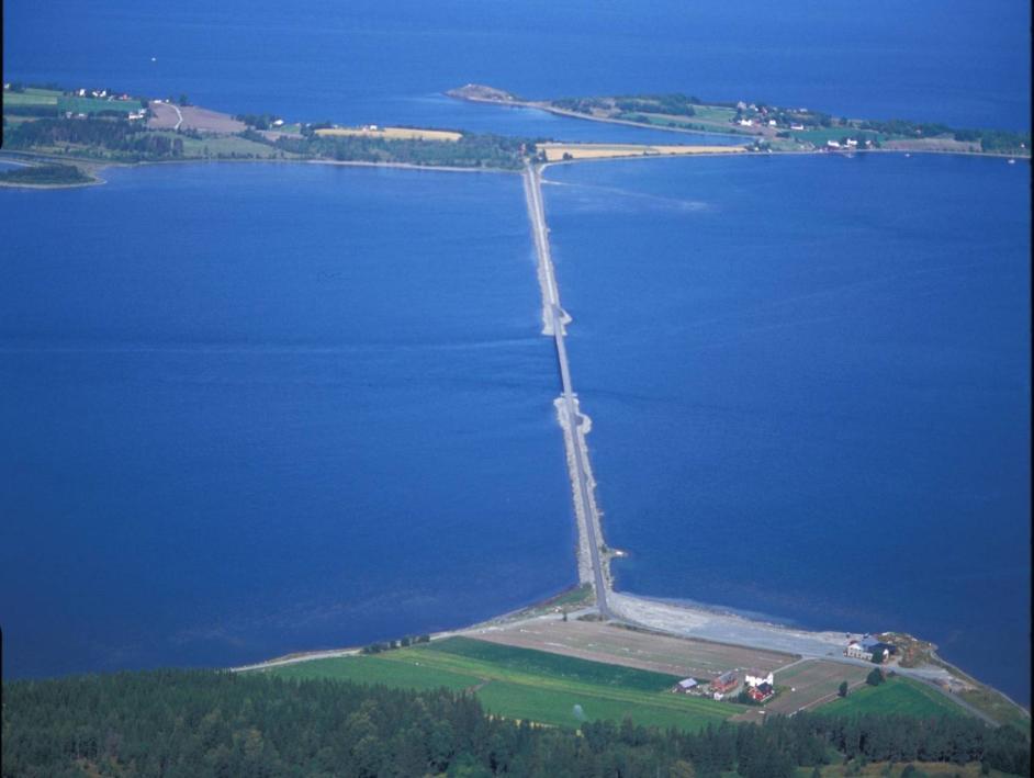 Restaurering 2001-2002 Bedring av strømnings-forholdene ved å erstatte ca.