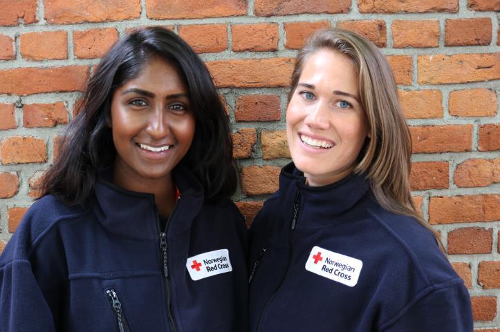 Camilla og Thanuya fra Norge til Nepal Camilla (28) er fra Trondheim, og har studert statsvitenskap og psykologi. Hun har internasjonal felterfaring fra Sør-Afrika.