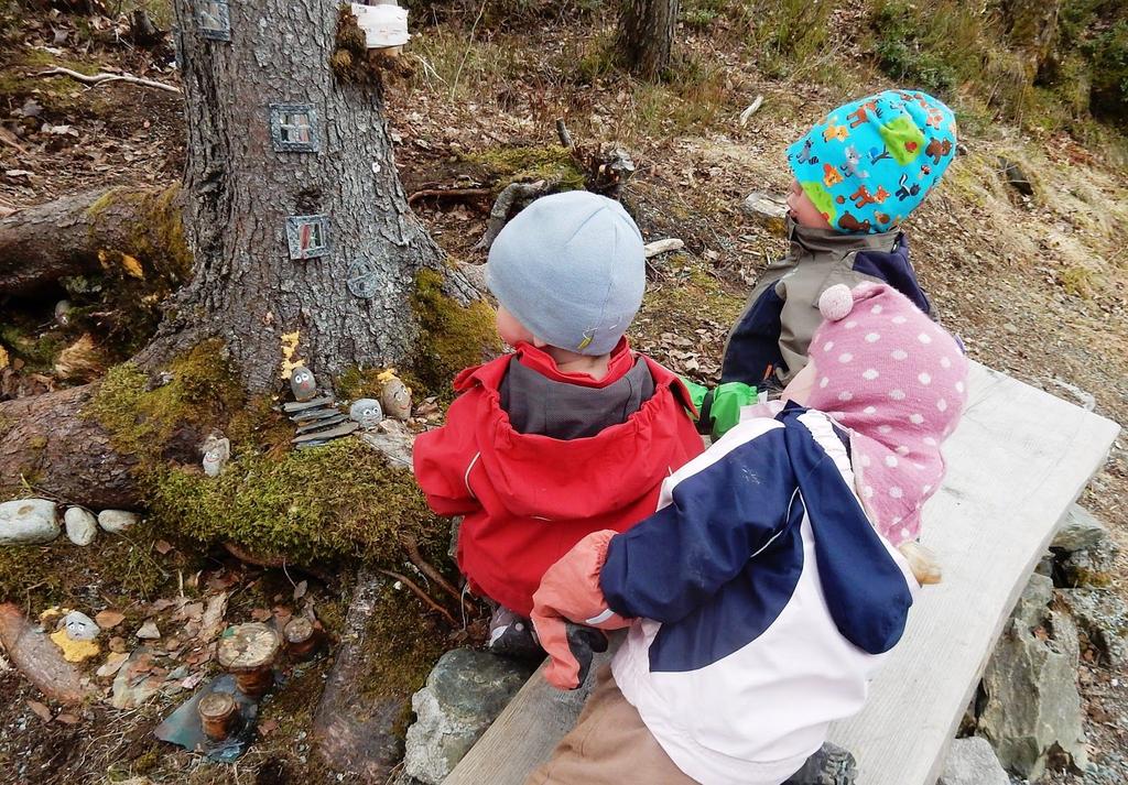 Barnehagen skal legge vekt på å styrke kunnskap om og tilknytning til lokalsamfunnet, natur, kunst og kultur, arbeidsliv, tradisjoner og levesett.