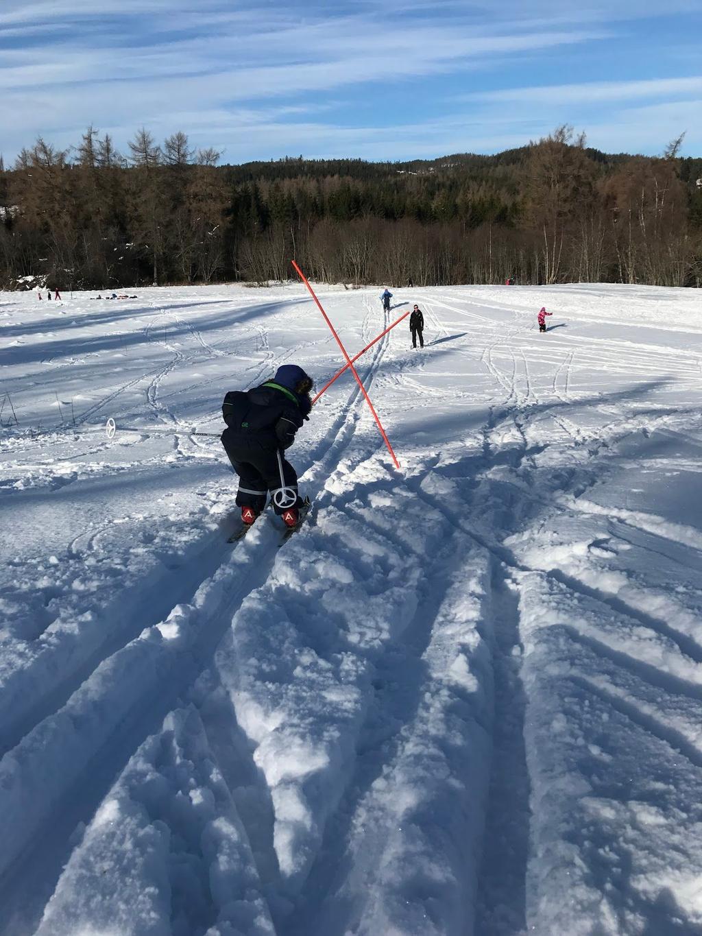 Vinterglede Januar, februar og mars Aktiv bruk av naturen og nærmiljøet om vinteren gir barna mange muligheter og erfaringer.