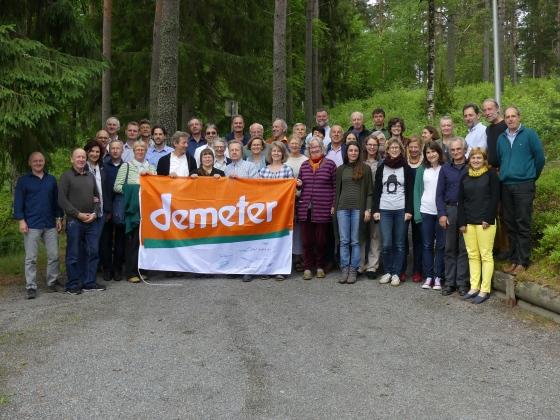 6. Demeter 6.1 Demeter International Demeter Internasjonal forvalter det globale ansvaret for produksjon og omsetning av varer fra biodynamiske produsenter.