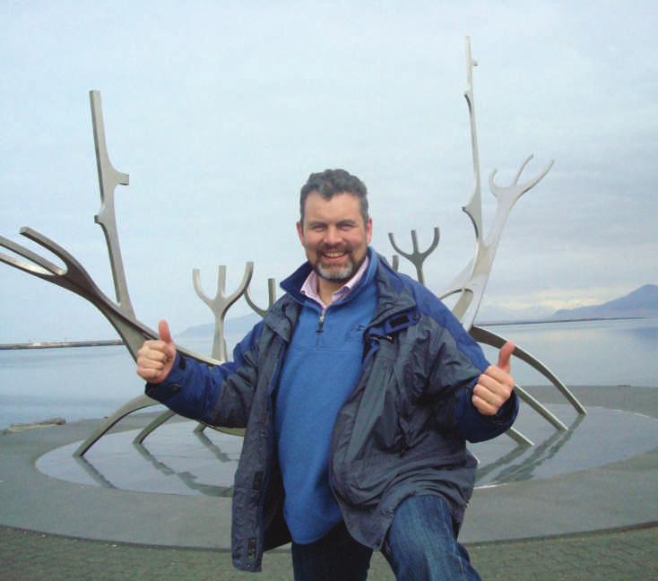 TEKST: Magnus Gudnason FOTO: Sólrún Kristjánsdóttir Du kan bare øve dig! Snævar Ívarsson kan se tilbage på godt og vel 40 år med læse- og skrivevanskeligheder.