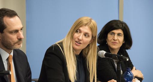 ARTIKKEL Beatrice Fihn under ICANs pressekonferanse etter at atomvåpenforbudet var vedtatt. Foto: Clare Conboy. Da partene møttes i New York i juni, var det dette utkastet man tok utgangspunkt i.