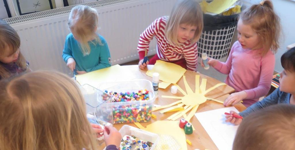 Solbuen april 2017 Tema Mandag Tirsdag Onsdag Torsdag Fredag Forming: Fortsette arbeidet med edderkoppbildet. Vi skal også lage en historie til bildet.