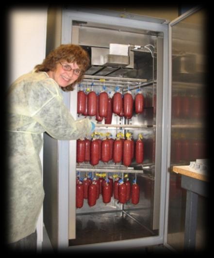 2005: Patogenlaboratoriet ved Nofima bygges om til å huse et mini pølsemakeri