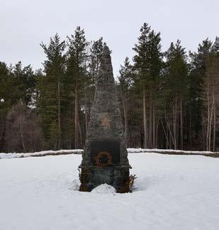2.8 Kulturminne - Russergrava I 1941 ble det bygd en fangeleir for russiske krigsfanger ved Furuly, omtrent der hvor gressbanen ligger i dag.