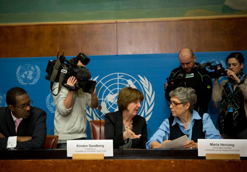 FNs barnekomité 18 eksperter på barns rettigheter Møtes i Genève Kontrollerer at stater som har skrevet under på barnekonvensjonen