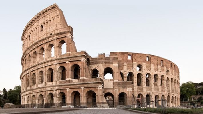 Imponerende Colosseum i Roma Circus Maximus (7.9 km) Dette var Romas første og største sirkus, bygget i 329 f.kr. og siden utvidet til å kunne romme hele 350.000 tilskuere.