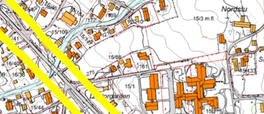 Hver eiendom har parkeringsplass på egen eiendom. Fra regulert felles atkomstvei opparbeides det intern felles atkomstvei som også skal benyttes av eiendommen gnr. 15, bnr.