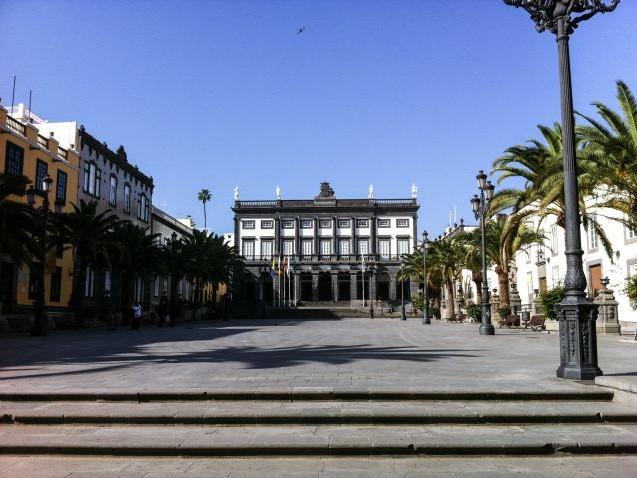 Vegueta, Plaza Santa Ana Teatro Guiniguada Markedet dateres tilbake til 1854 Triana Las Palmas Casa Museo Pérez Galdós. Det viser hans liv med kunstverk, møbler, manuskripter, brev og fotografier.