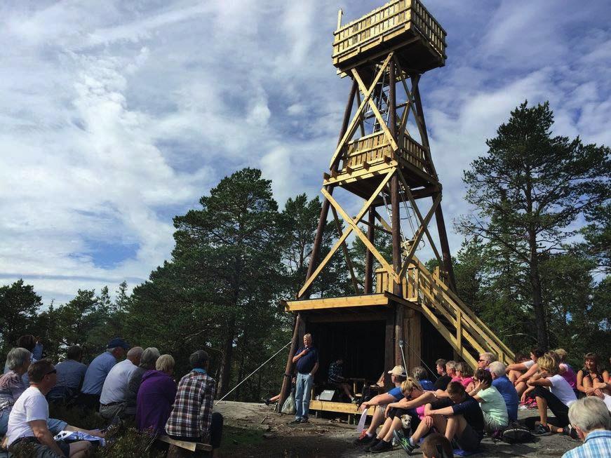 Det nye tårnet er 12 meter høyt og på øverste platå er det en fabelaktig utsikt over bygda. Våttåberget er turmål for mange.