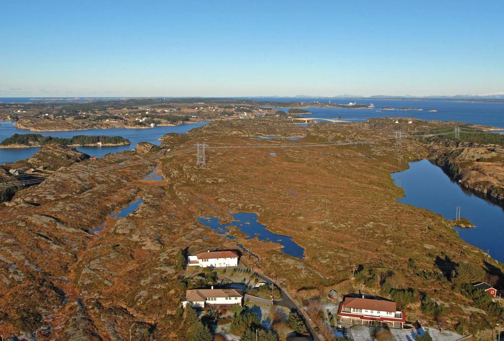 Fotomontajse som viser alternativ 3.1 forbi bebyggelsen bak Stølevatnet.