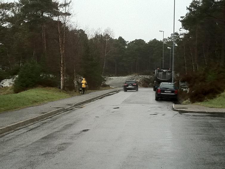 Et mer aktuelt alternativ vil kunne være å bygge om krysset Sandslivegen / Sandsliåsen til rundkjøring.