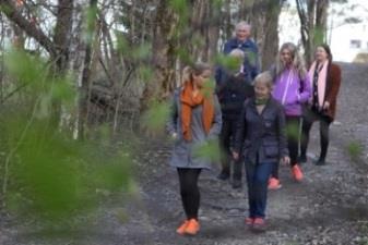 Ragnhild Jørstad besøker oss hver måned. Ragnhild spiller piano og deler en musikalsk reise med oss.