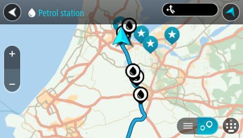 1. Velg Hovedmeny-knappen for å åpne hovedmenyen. 2. Velg Bensinstasjon. Kartet åpnes og viser hvor det finnes bensinstasjoner. Hvis en rute er planlagt, viser kartet bensinstasjoner langs ruten.