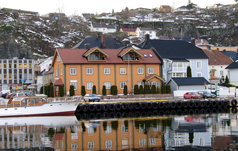 GAMLE HUS DA OG NÅ Leira 5 i Nordbyen (0702-104-009) var en av de bevarte, større anleggene ved havna med datering til tidlig 1700-tall.