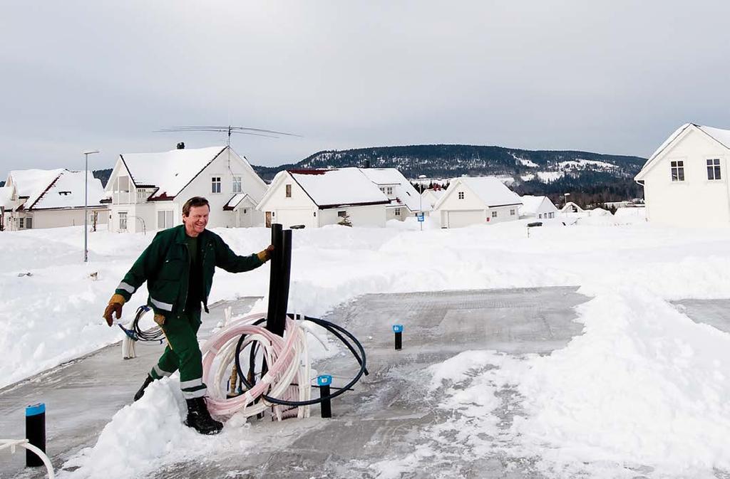 Datterselskaper Lindum Energi Lindum Ressurs og Gjenvinning kjøpte sommeren 2009 installasjonene som produserer strøm og leverer fjernvarme til boligområdet på Knive.