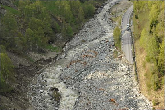 Fig. 3.70. Elveløpet i Veikleåe etter flommen 2013. Tverrprofilet i fig 3.71 