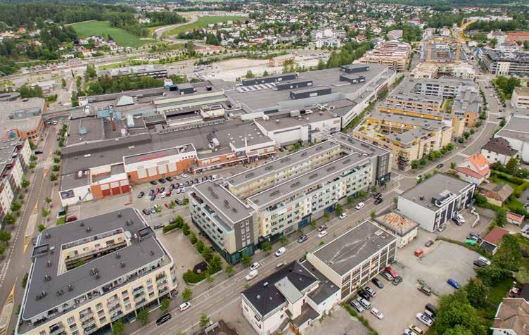 lokaler med god standard Tilpasses leietaker og kan deles ytterligere Meget sentral beliggenhet v/ bussterminalen på Hvam God adkomst og godt med p plasser Overtakelse fra ca. 01.12.