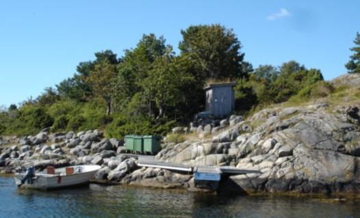 samme størrelse som situasjonen på bildet viser, må ligge på svai eller til fjell der det er dypt nok. Det er behov for bedre fortøyningsmuligheter.