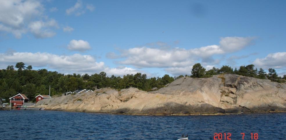 Foto: Karin Guttormsen Figur: 2. Mot sjøen ligger Jonsvika som forlengelse av Vestre Kvaknes sørover.
