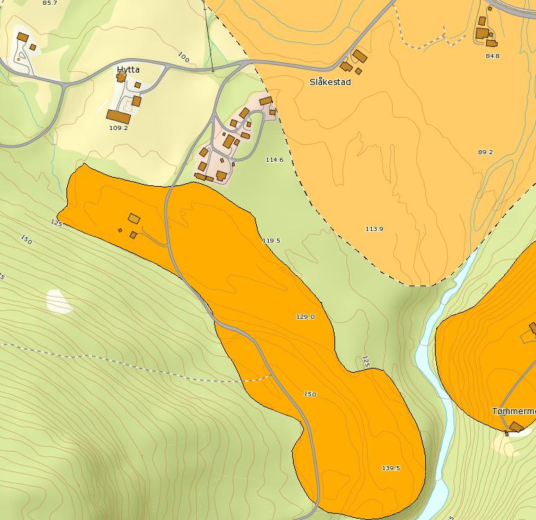 Ved befaring er det blitt observert et steingjerde (vist i Figur 2, til høyre) og, langs Mjella, gamle elveforbygninger.