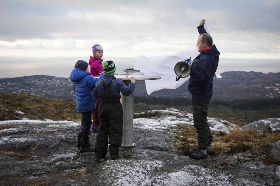 25 DET LIGG I VÅR NATUR Å SJÅ FRAMOVER Foto: BHT Andrê Marton Pederesen Sund Turlag har eit mål om å få 10% av befolkninga i Sund kommune som medlemar.