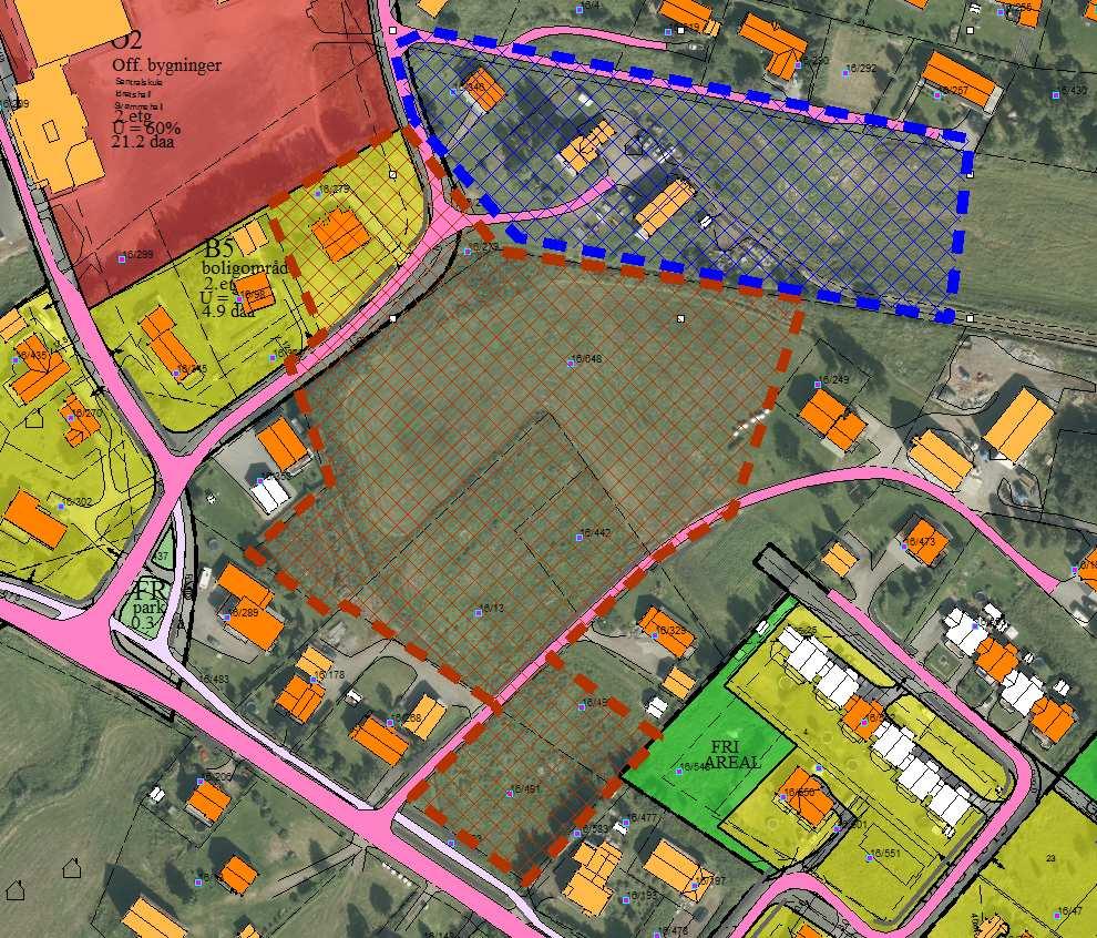 2-alternative planområdet er innenfor stiplede linjer på bilde 3. Bilde 3 Alternativet 2 viser arealet, markert med blå striplet linje, som kan passe for hallutbygging.