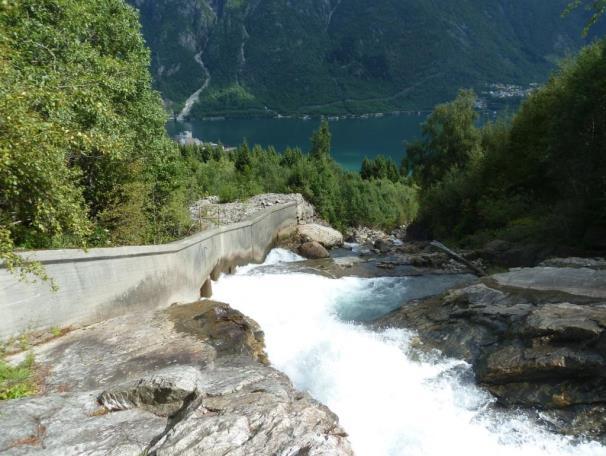 Boliden har imidlertid ved regulering av Blåvann endret den naturgitte hydrologi vesentlig.