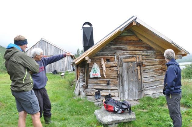 - Utskifting av det småruta vindauge på selet, til 4 ruter (sjå foto over) slik at dei to vindauga på vestveggen vert like.