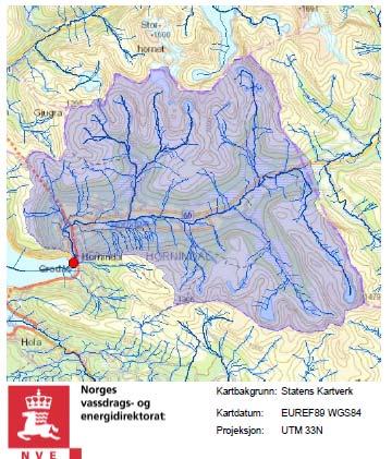 Figur 1. Nedbørfelt til Horndøla ved utløp i Hornindalsvatnet, beregningspunkt ved Sagøyna er vist med grønn prikk, utløpet ved Hornindalsvatn med rødt prikk. 2 Målestasjoner Målestasjon 84.