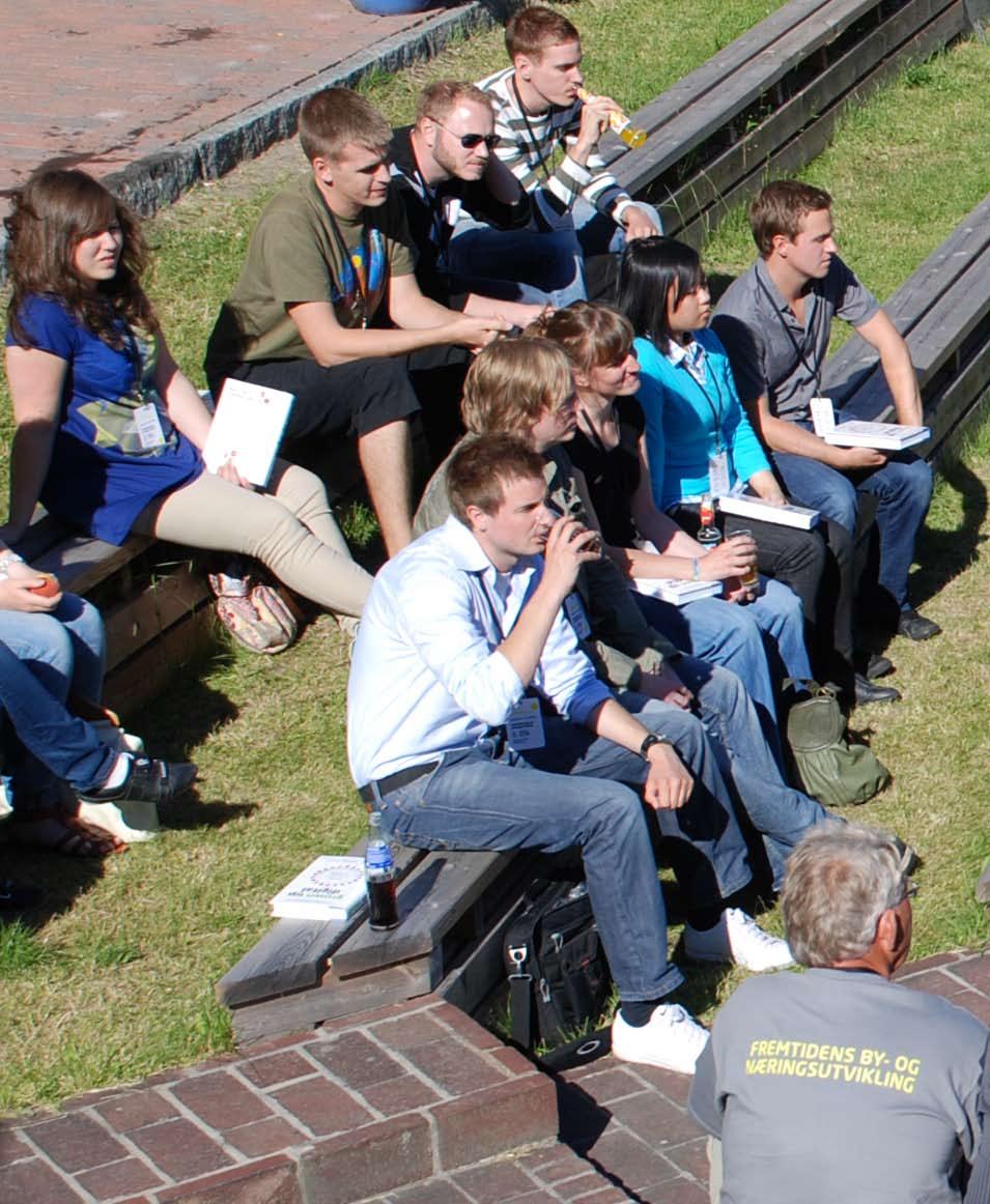 Studenter Studentinvitt Vegdirektør Terje Moe Gustavsen inviterte 25 studenter fra ulike læremiljøer tilknyttet Statens vegvesen til Citisense 09.
