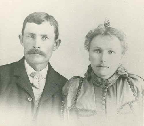 I folketellingen 1910 bor familien i Edvard og Elines brudebilde (1895) Albert i Benson County, North Dakota. 10 år senere, i tellingen i 1920, bor de i Prairie i Montana.