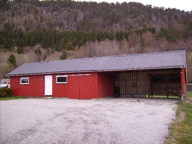 Uthus Uthus Byggeår: Arealer Bruttoareal Etasje Bruksareal BRA m² BTA m² Totalt 1. etasje Primær P-ROM Sekundær S-ROM 39 Sum bygning: 0 39 Kommentar 39 I tillegg er det carport på 30m2.