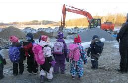 Tur til byggefeltet på Solstad Vest: SOMMERFUGLGRUPPA; 3 åringene har