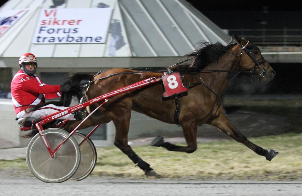 angrep midt i siste sving og holdt stilen flott til tredje. Løp 7: 1) Highland Breeze 17,5 2) Real Salt 18,2 3) Thai M.Out 18,2 Kommentar: Highland Breeze til tet etter 500m, full kontroll hele veien.