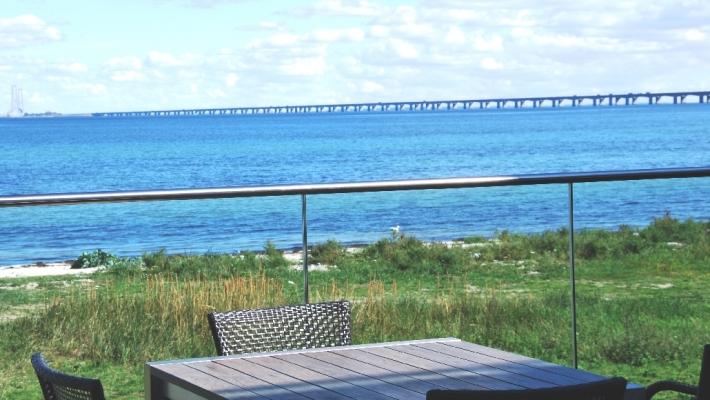 Det er kun 2 minutter til stranden fra hotellet, og det er