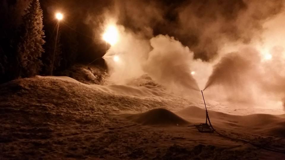 Snølegging Det ble nok av utfordringer under sesongens snølegging av bakken også, men hovedproblemet var vel att det var for mildt. Til sammen produserte vi I 8 døgn fordelt på 3 perioder.