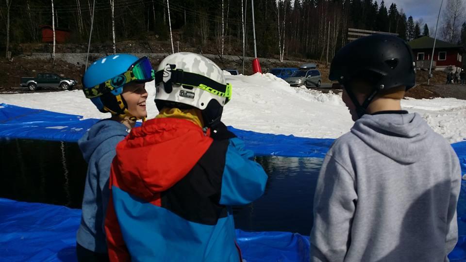 Lørdag 9 april gjentok vi sukseen med poolride i Fjølabakken.